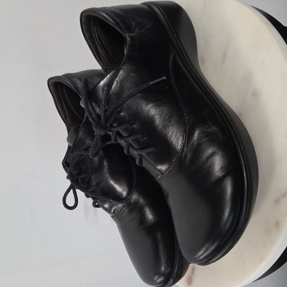 Naot Black Leather Oxfords Size 39